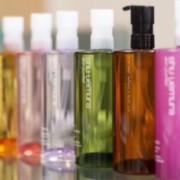 メイクを落とさず寝てしまうと、、?