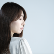 現役美容師(ブリーチ毛+クセ毛)が縮毛整形で髪質改善してみると?!